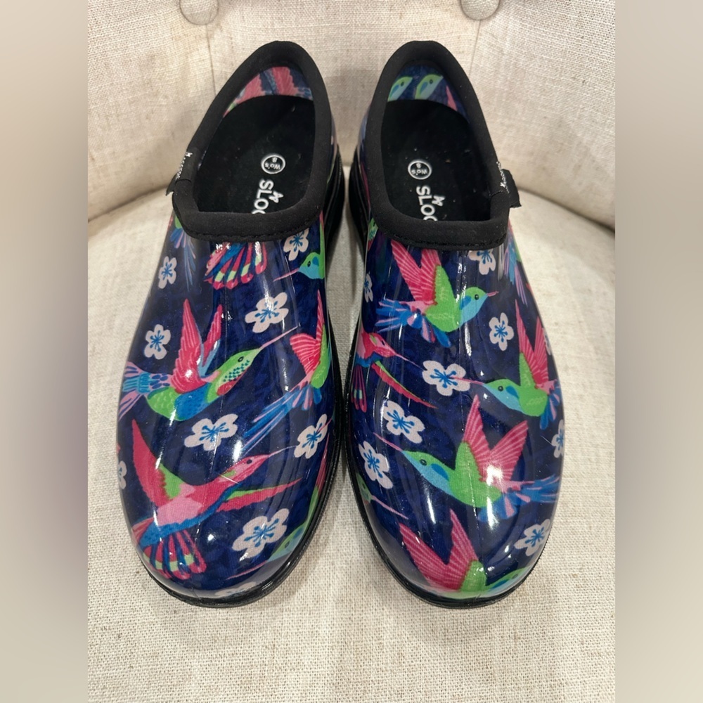 NEW Sloggers Women’s 8 USA Garden Shoes Slip On Hummingbird Outdoor Waterproof